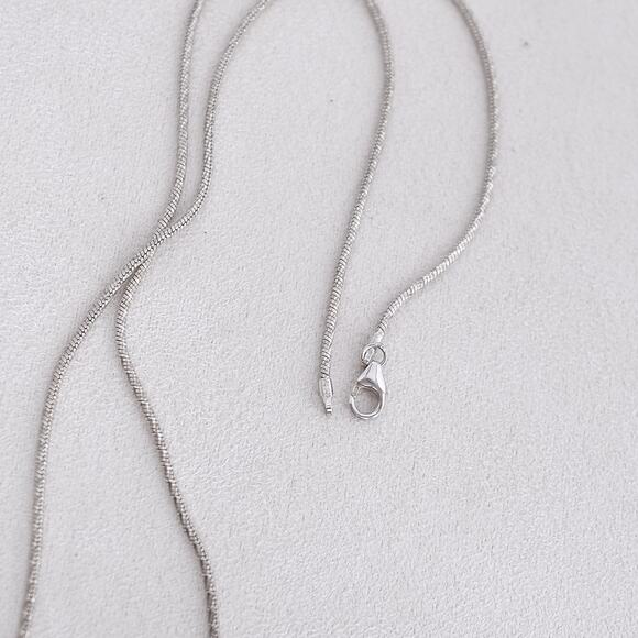 Sterling Silver Mesh Chain 1mm 18" Lobster Clasp 925 5.7g Delicate Necklace - Picture 3 of 5